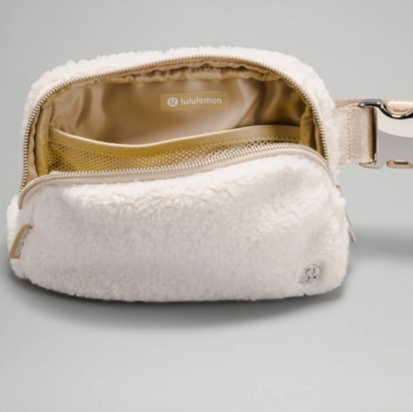 Lululemon Everywhere Belt Bag Sherpa Fleece Natural Ivory Trench Excellent UC! - Picture 3 of 16